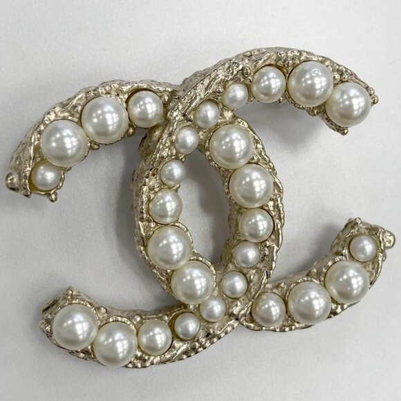 CHANEL CC Logo Pearl Brooch Gold Tone Pin A11A Auth #9833 - Picture 1 of 8